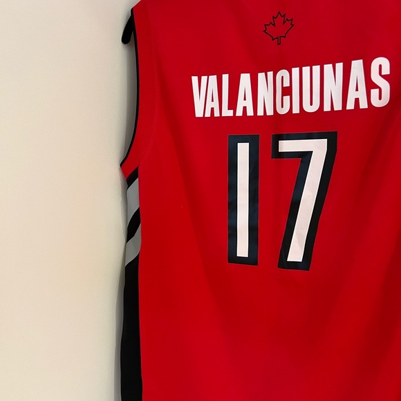 Toronto raptors jersey OPEN TO ALL OFFERS - Picture 4 of 5